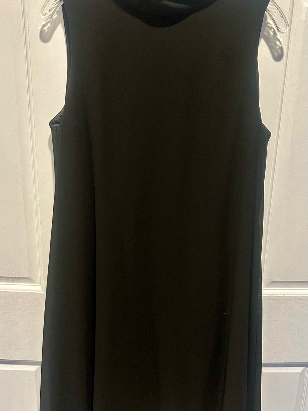 Vince Camuto Black Sleeveless Zip-Back Shift Dress